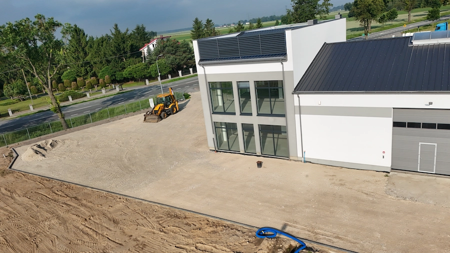 Układanie kostki brukowej 300m2 Siedlce - finalny efekt podjazdu i placu
