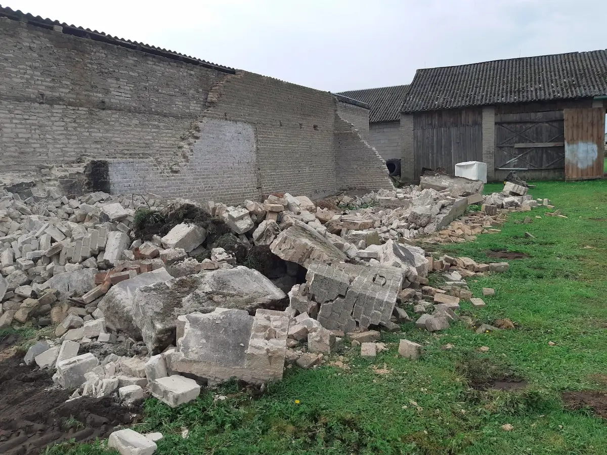 Rozbiórka budynku Siedlce - rozbiórka mechaniczna koparką